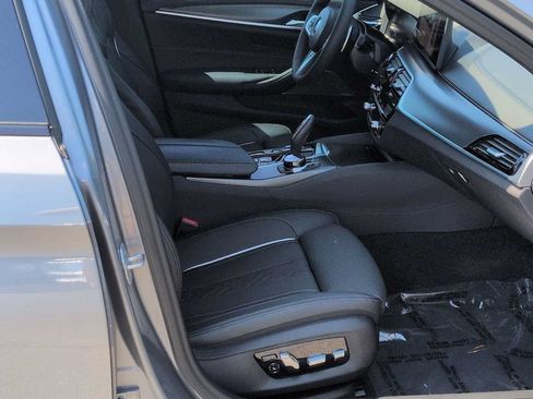 Used 2023 BMW M550i xDrive w/ Dynamic Handling Package AWD/4WD image 24