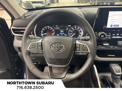 Used 2023 Toyota Highlander L image 23