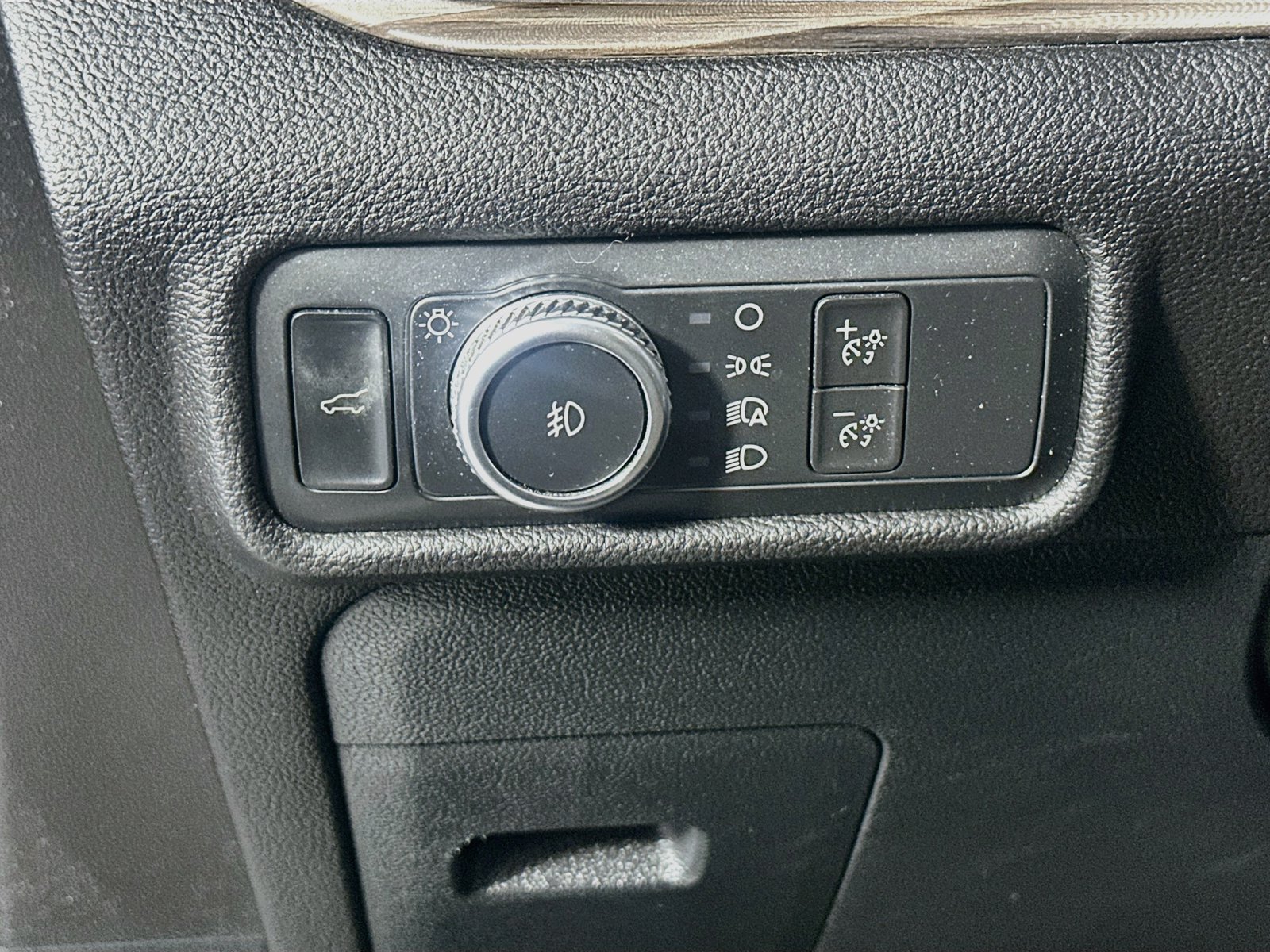 Used 2022 Ford Explorer Limited w/ Equipment Group 301A RWD image 10