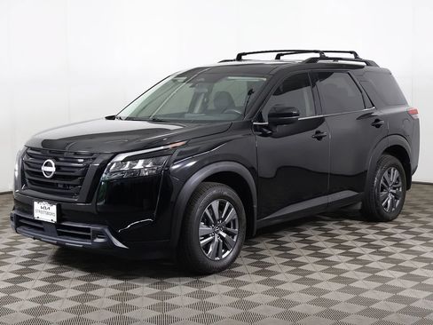 Used 2024 Nissan Pathfinder SV w/ Black Appearance Package AWD/4WD image 8