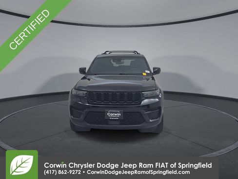 Used 2023 Jeep Grand Cherokee Altitude AWD/4WD image 5