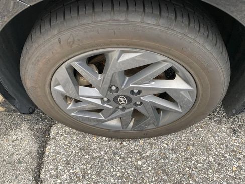 Used 2024 Hyundai Elantra SEL FWD image 5