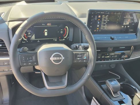 New 2026 Nissan Rogue Platinum image 18