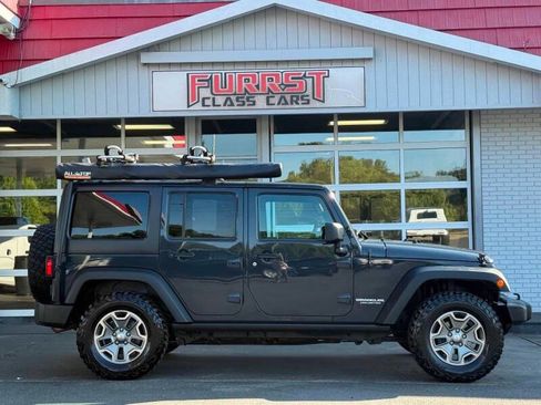 Used 2017 Jeep Wrangler Unlimited Rubicon w/ Cold Weather Group AWD/4WD image 2