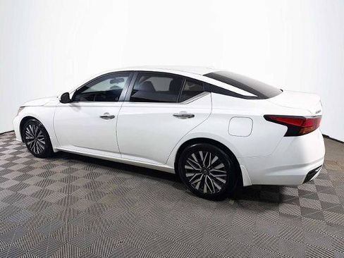 Certified 2024 Nissan Altima 2.5 SV w/ SV Premium Package FWD image 6