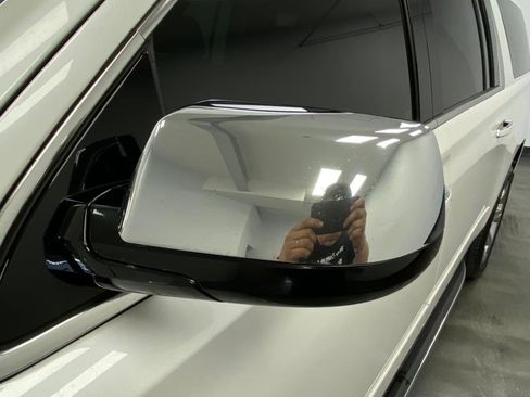 Used 2020 Chevrolet Suburban Premier image 12