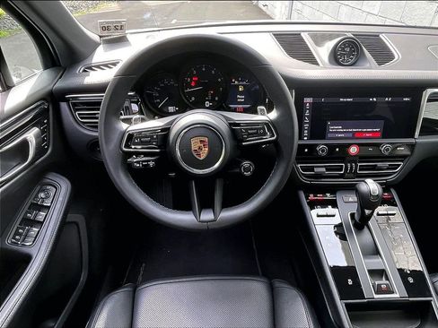 Certified 2026 Porsche Macan AWD/4WD image 11