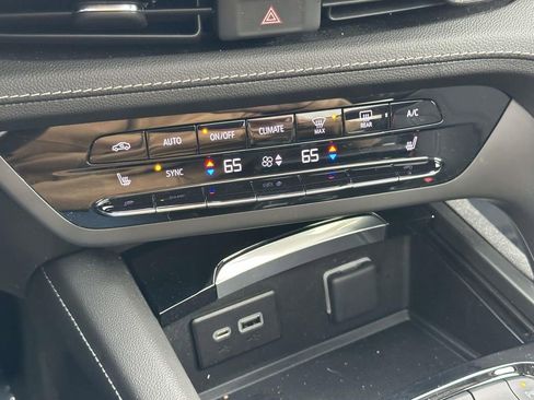 Certified 2023 Buick Envision Essence w/ Sport Touring Package image 29