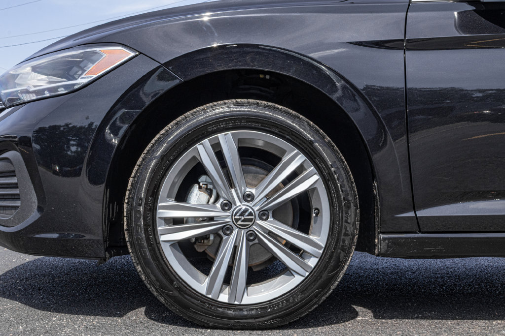 Certified 2024 Volkswagen Jetta SE FWD image 36