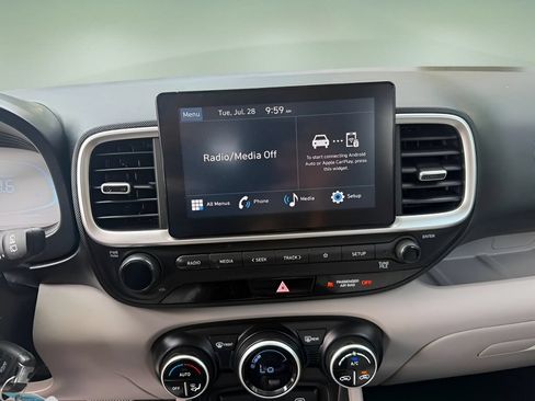 Used 2023 Hyundai Venue SEL FWD image 12