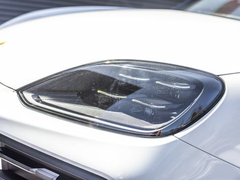 Certified 2024 Porsche Cayenne AWD/4WD image 19