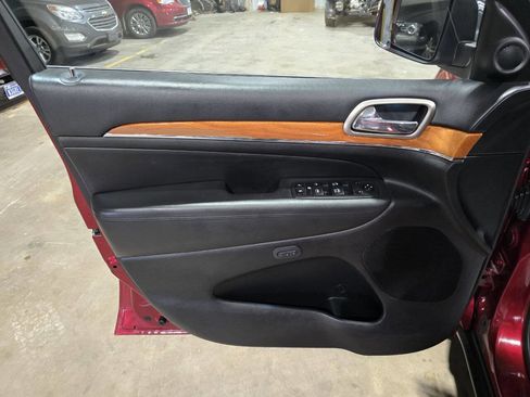 Used 2012 Jeep Grand Cherokee Overland image 26