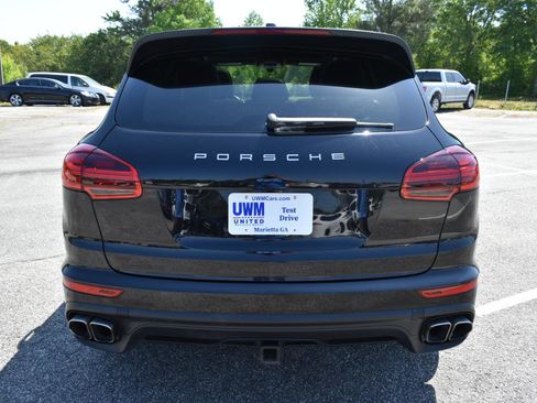 Used 2015 Porsche Cayenne Turbo image 7