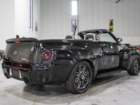 Used 2005 Chevrolet SSR LS 2dr Regular Cab Convertible w/ Preferred Equipment Group image 6
