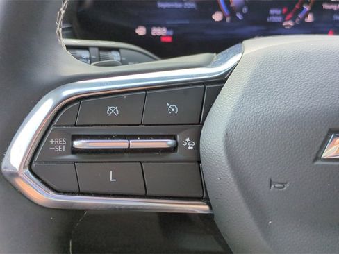 Used 2025 Chevrolet Traverse LT image 18