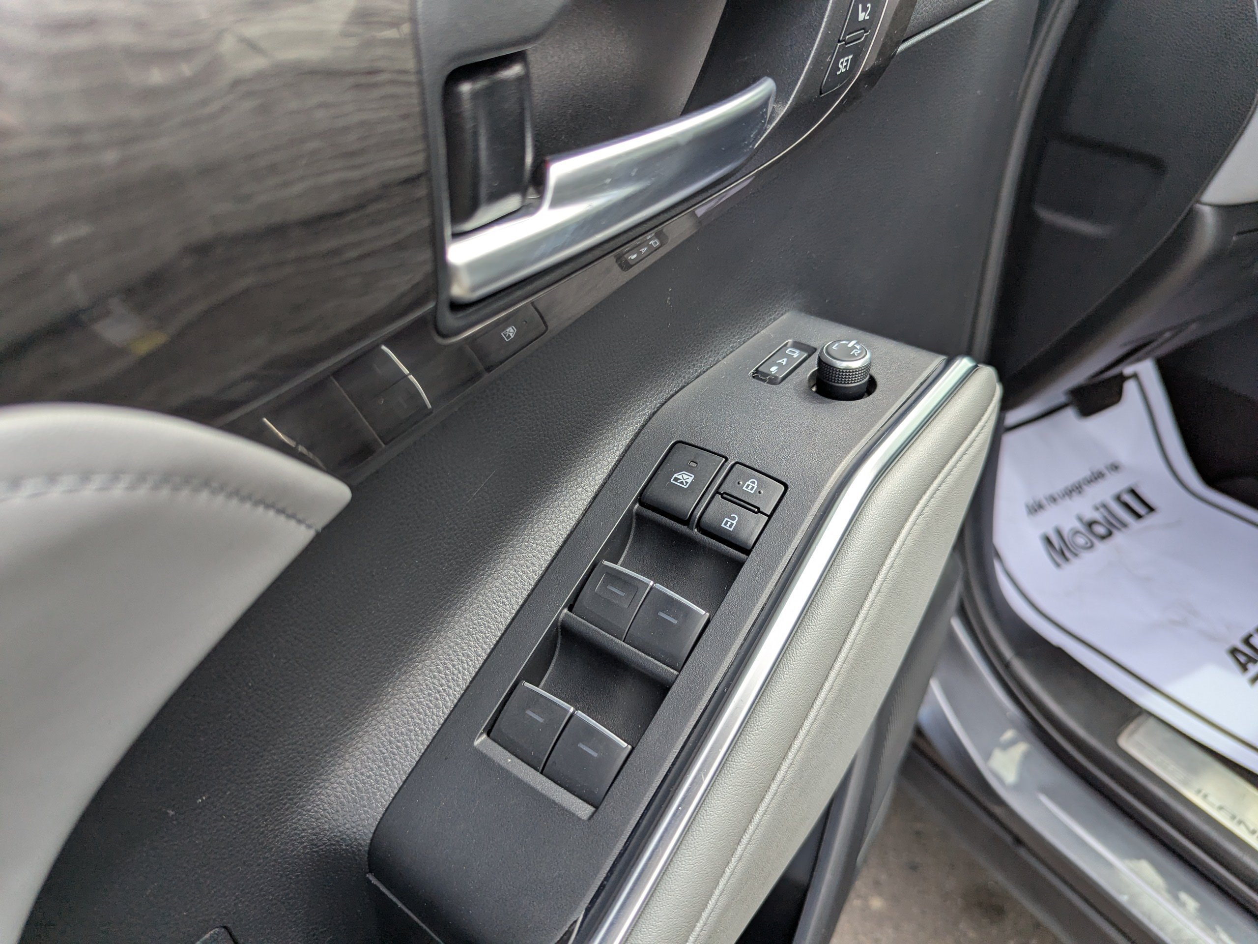 Used 2023 Toyota Highlander Limited AWD/4WD image 11