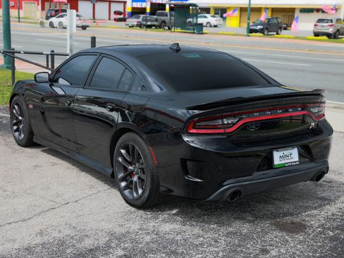 Used 2022 Dodge Charger Scat Pack w/ Harman/Kardon Audio Group image 11