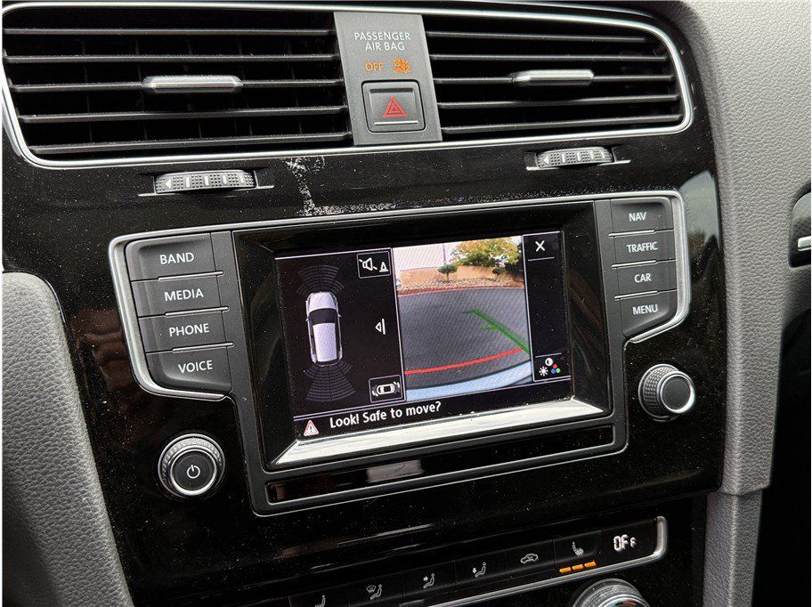 Used 2015 Volkswagen Golf S FWD image 27