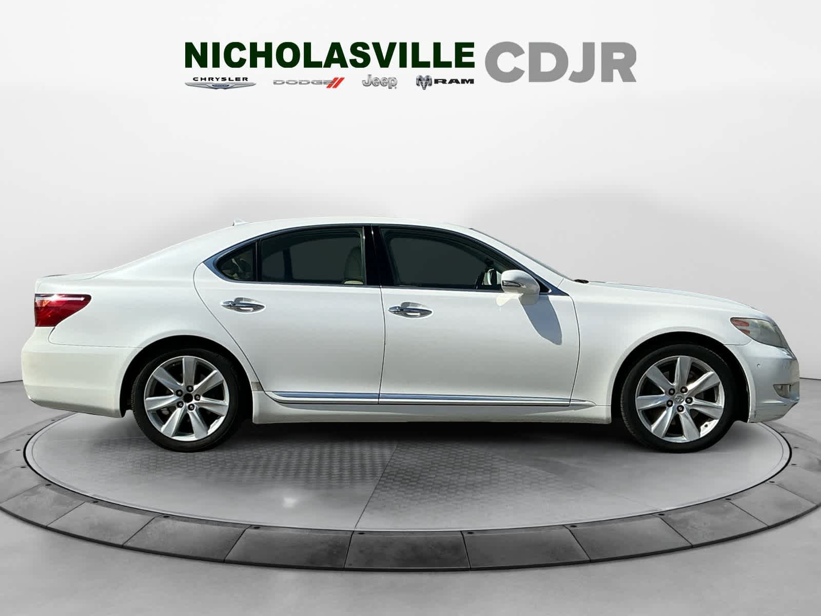 Used 2011 Lexus LS 460 w/ Luxury Value Edition RWD image 3