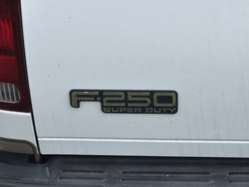 Used 2000 Ford F250 XL RWD image 6