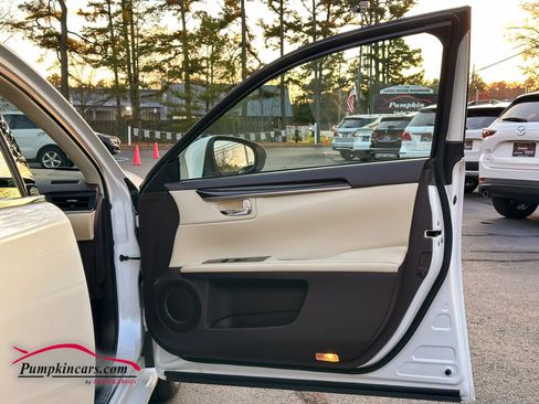 Used 2018 Lexus ES 350 w/ Navigation System Package image 22