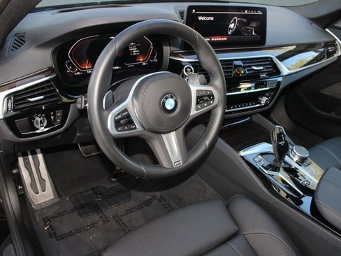 Used 2023 BMW 540i w/ M Sport Package image 4