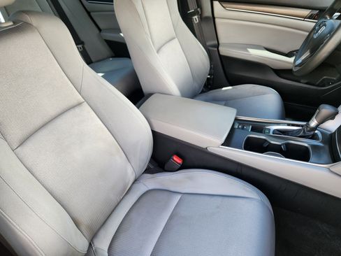 Used 2018 Honda Accord LX image 10