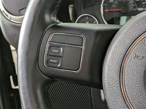 Used 2016 Jeep Wrangler Unlimited Rubicon image 15