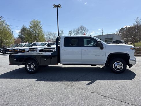 New 2026 Chevrolet Silverado 3500 LT AWD/4WD image 9