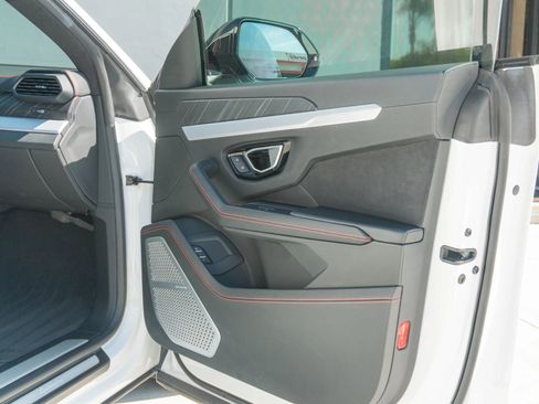 Used 2021 Lamborghini Urus AWD/4WD image 60