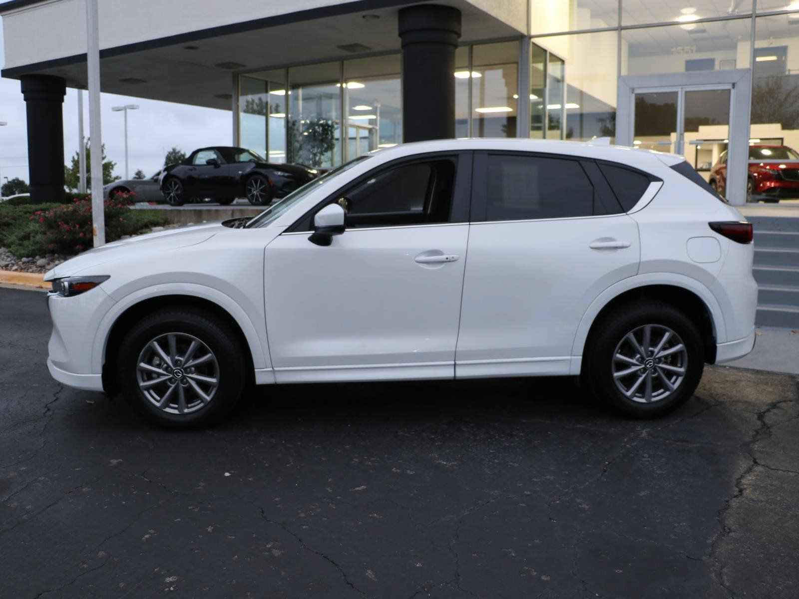 Certified 2025 MAZDA CX-5 AWD 2.5 S w/ Select Package image 2