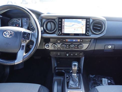 Used 2020 Toyota Tacoma TRD Sport image 34