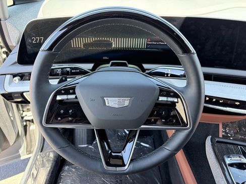 Used 2025 Cadillac Optiq Luxury 2 AWD/4WD image 23