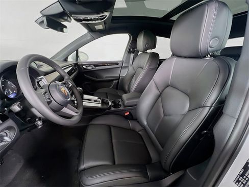 New 2026 Porsche Macan image 5