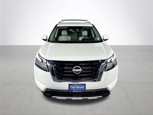 Used 2023 Nissan Pathfinder SL AWD/4WD image 3