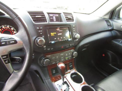 Used 2012 Toyota Highlander Limited image 18