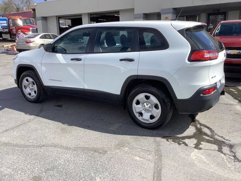 Used 2017 Jeep Cherokee Sport w/ Trailer Tow Group image 16