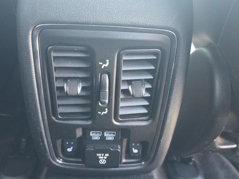 Used 2016 Jeep Grand Cherokee Limited AWD/4WD image 10