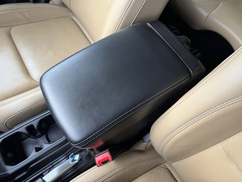 Used 2019 Jeep Wrangler Unlimited Rubicon w/ Steel Bumper Group image 25