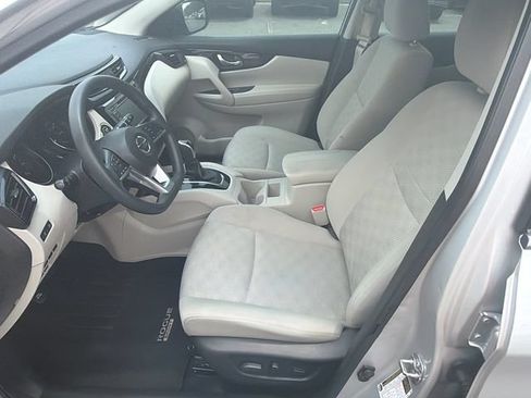 Used 2020 Nissan Rogue Sport SV FWD image 9