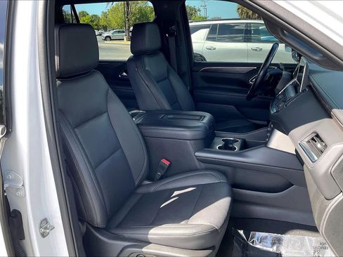 Used 2022 Chevrolet Suburban LT w/ Luxury Package image 8