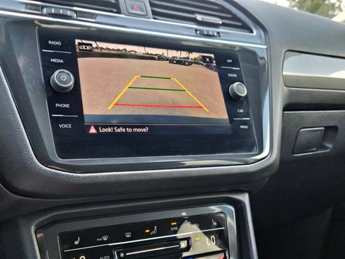 Used 2023 Volkswagen Tiguan SE image 22