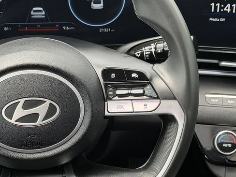 Used 2025 Hyundai Elantra SEL FWD image 13