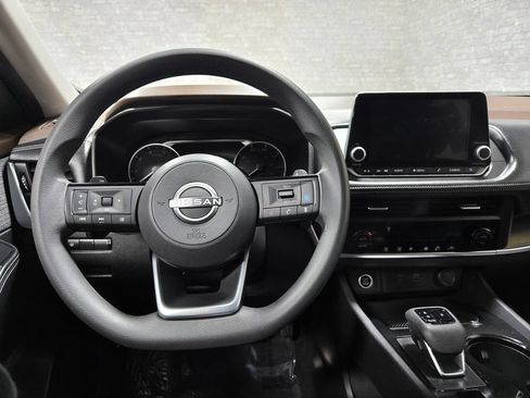 Used 2023 Nissan Rogue SV AWD/4WD image 14