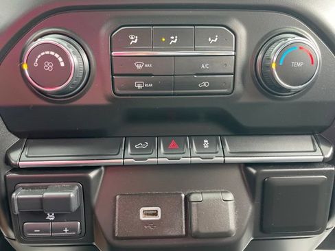 Used 2019 Chevrolet Silverado 1500 Custom w/ Custom Value Package AWD/4WD image 20