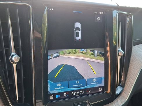 Certified 2022 Volvo XC60 B5 Inscription w/ Climate Package image 18