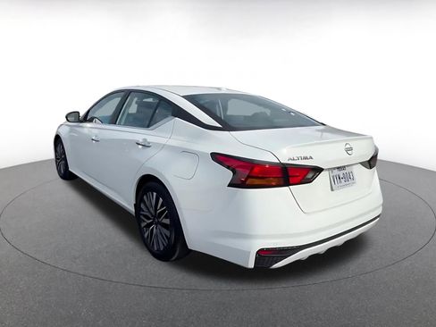 Used 2025 Nissan Altima 2.5 SV image 11