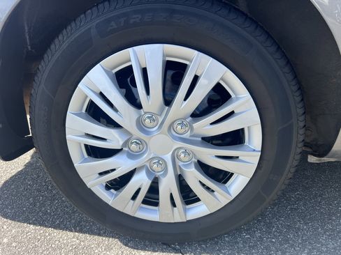 Used 2019 Nissan Versa S Plus image 11