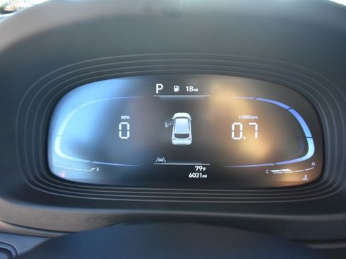 Used 2024 Hyundai Venue Limited image 20