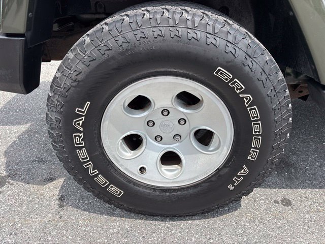 Used 2009 Jeep Wrangler Sahara w/ Dual Top Group AWD/4WD image 16